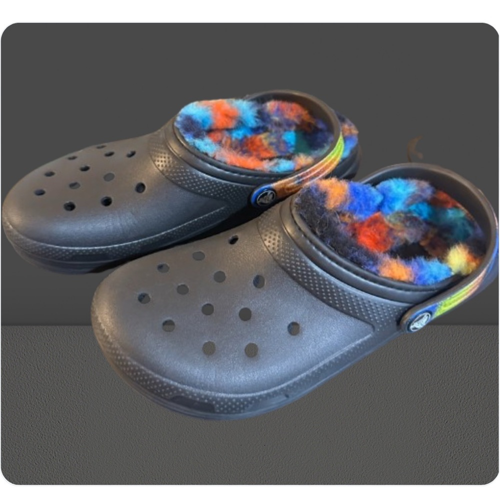 Crocs lined slip on boys size 6; youth size 6